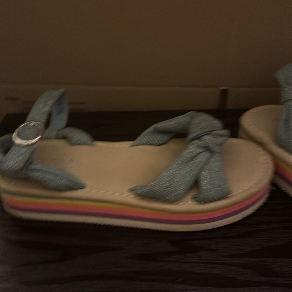 Children’s Place sandals - Picture 2 of 5